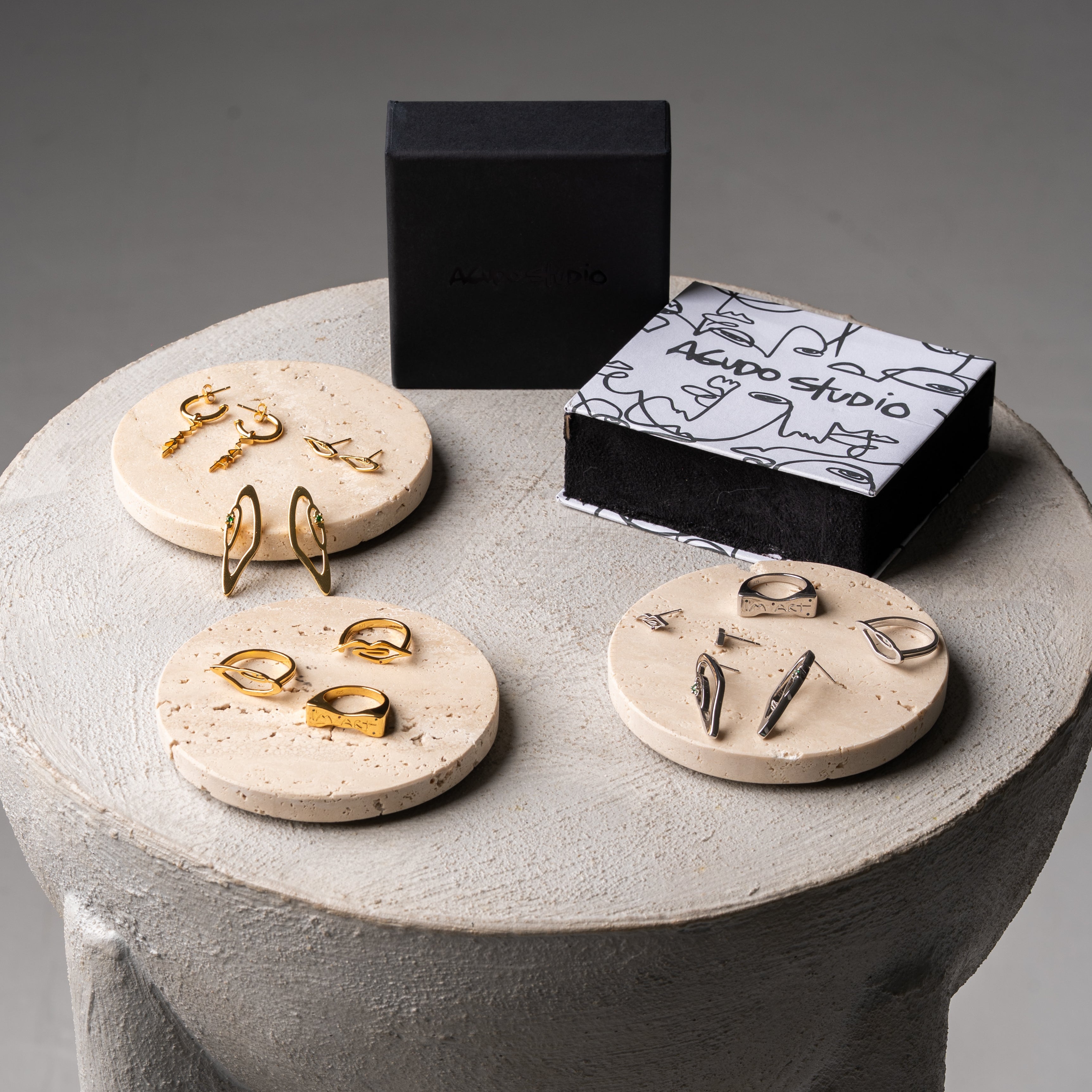 IRIS eye earrings in 925 silver with green stone – AGUDO Studio